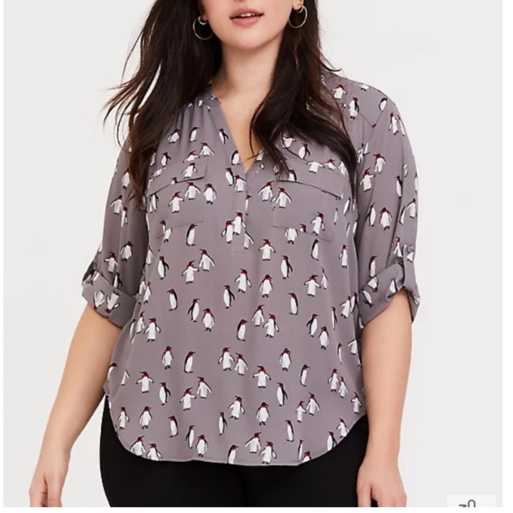 Torrid size 2 bow tie penguin novelty print blouse